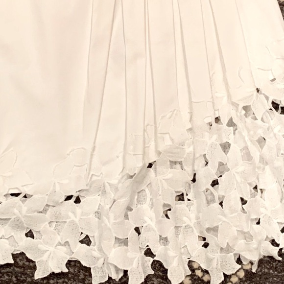 🌼🌼NWT Elie Tahari Sheba Pleated and Embroidered Flower Mini Skirt, Size 4 - Picture 3 of 8